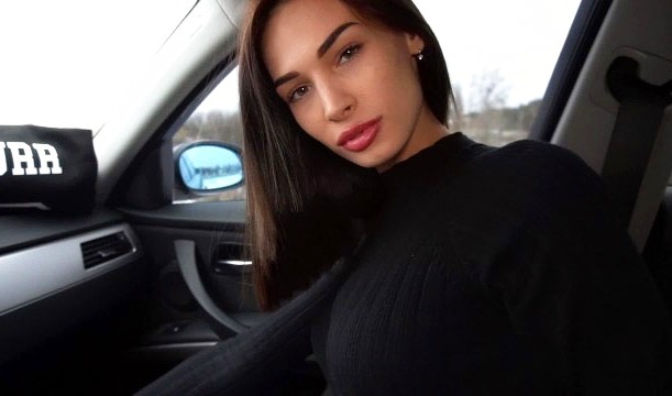 Русская студентка без денег платит водителю за проезд смачным минетом и жестким трахом на заднем сиденье