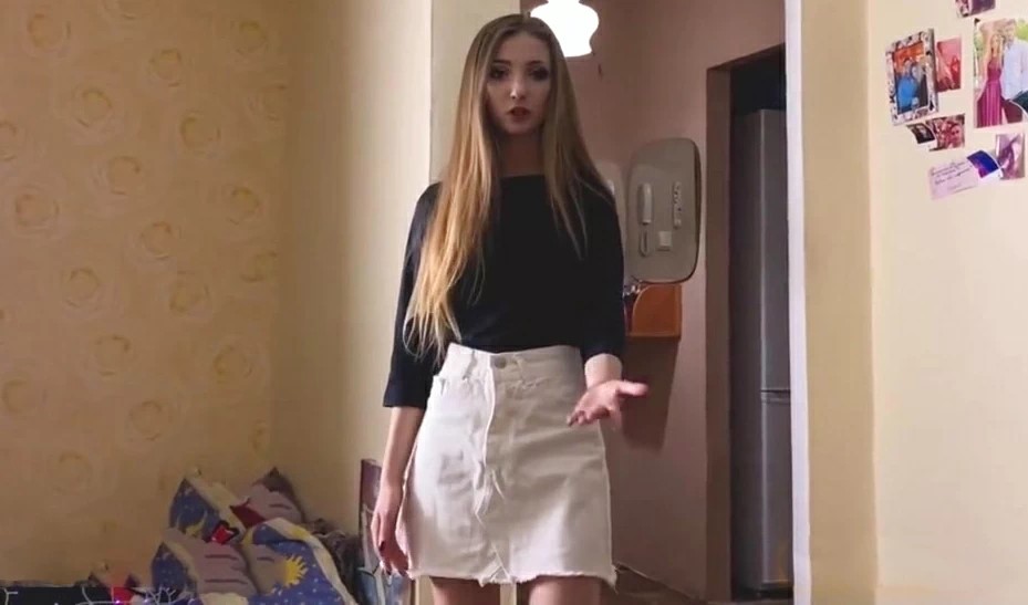 Студентка шокирована тем, что мачеха трахает отца в анал — ревнует и требует жёсткий секс для себя