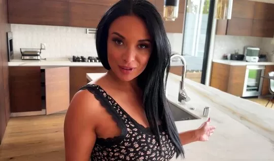 Жесткий анал с сочной MILF: как я трахнул лучшую маму друга